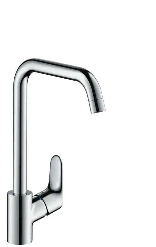 Einhebel-Küchenmischer in Chrom mit einem schlanken, modernen Design von Hansgrohe. Der Wasserstrahlteil ist leicht gekrümmt und der Hebel befindet sich seitlich.